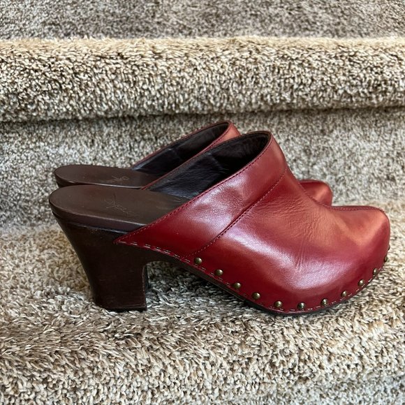 Dansko Women's Burgundy Leather Clogs. - Picture 2 of 12